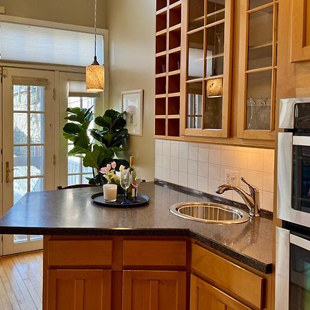 3 Bedroom Spacious Home In Ideal Location W Free Parking Back Yard Pets Welcome Chicago Luaran gambar