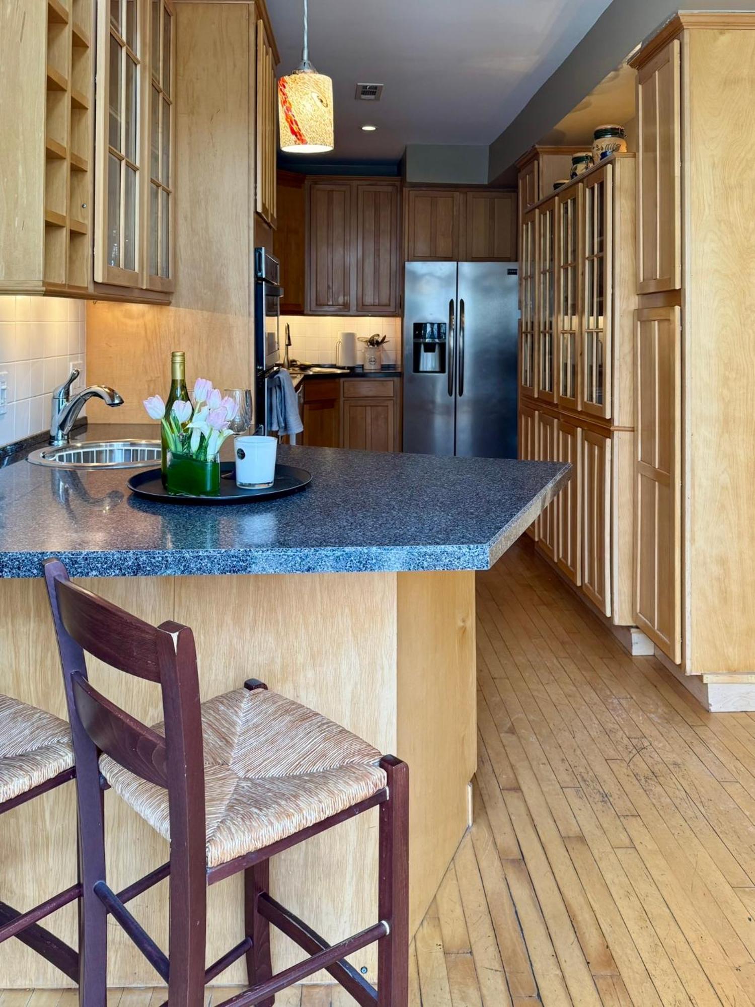 3 Bedroom Spacious Home In Ideal Location W Free Parking Back Yard Pets Welcome Chicago Luaran gambar