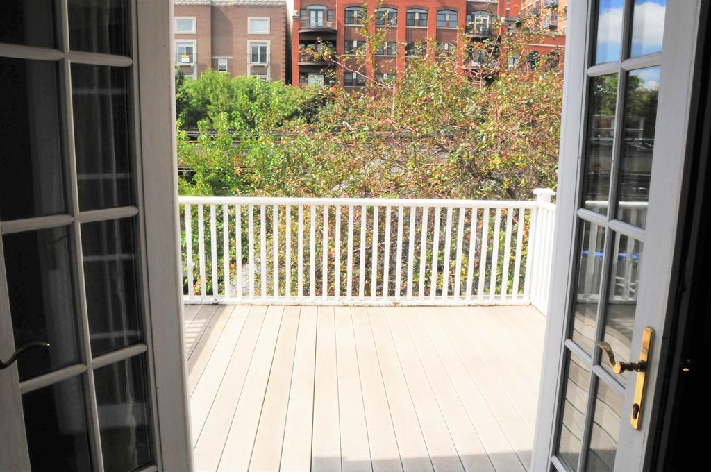 3 Bedroom Spacious Home In Ideal Location W Free Parking Back Yard Pets Welcome Chicago Luaran gambar