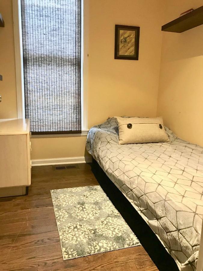 3 Bedroom Spacious Home In Ideal Location W Free Parking Back Yard Pets Welcome Chicago Luaran gambar