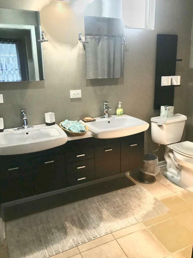 3 Bedroom Spacious Home In Ideal Location W Free Parking Back Yard Pets Welcome Chicago Luaran gambar